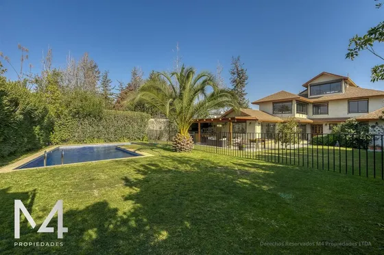 Casa En Venta De 8 Dorm. En Las Condes