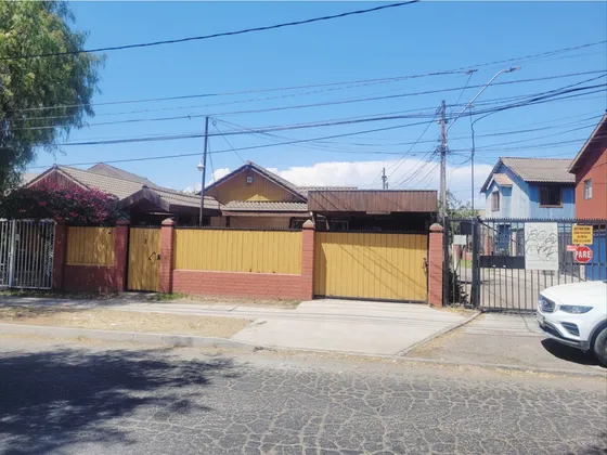 Se Vende Casa Esquina En Cuatro Poniente, Maipú