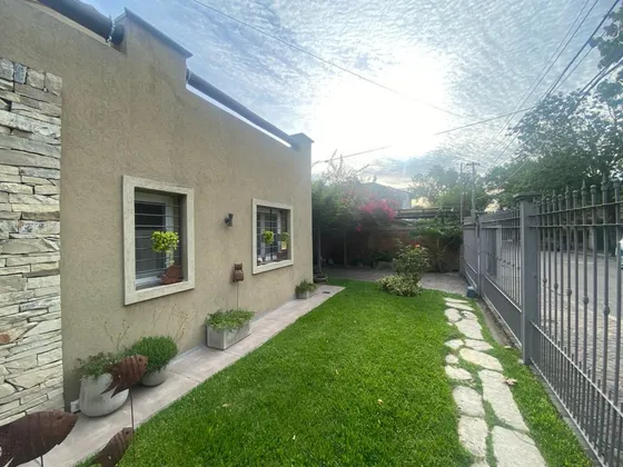 Casa Chalet  En Venta En Ciudad Jardin, Tres De Febrero, G.b.a. Zona Oeste