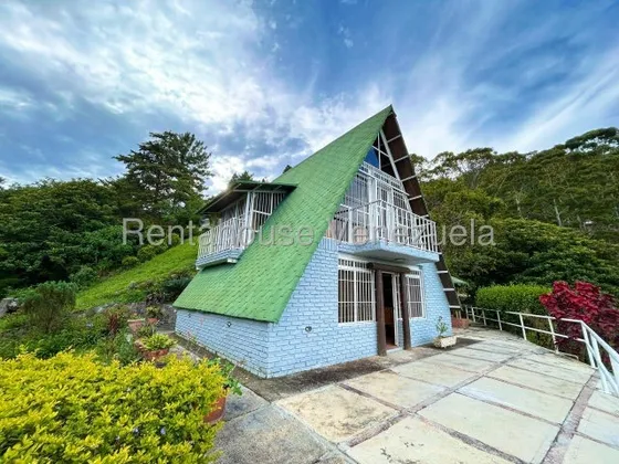 Mayra Lara Rah Tiene Este Hermoso Chalet Tipo Suizo En Venta, Cumbres De Guayamure , 2 Habitaciones, 2 Baños, 3 P/e, Amoblado, Hermosa Vista Panorámica