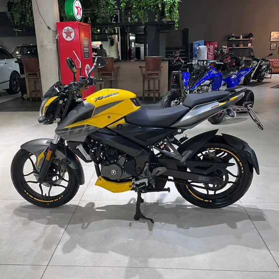 Rouser Ns200