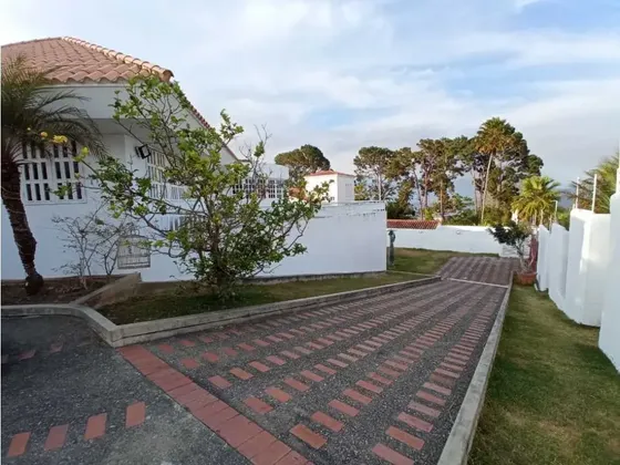 Se Vende Casa 1000m2 6h/8b/14p La Lagunita