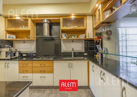 Casa De 3 Dormitorios En Venta En Lomas De Zamora Este | Apto Crédito