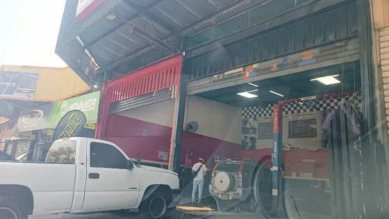 Taller En Alquiler Con Excelente Ubicación En Av. Venezuela, Oficinas , Baños ,sala De Espera. Nds