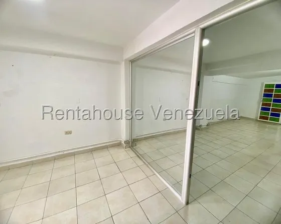 Local Comercial En Alquiler En Barquisimeto Urb Fundalara Con 65m2 Excelente Ubicación! Cod 25  9870 Comunicate Soy Gabi Irastorza                                                                      