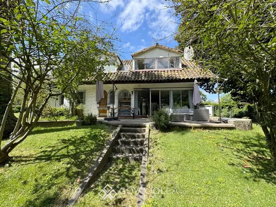 Casa En Venta De 5 Dorm. En Las Cabras
