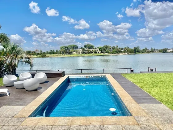 Casa En 3 Plantas Con Bajada Náutica Privada Al Lago - Barrio Exclusivo En Nordelta