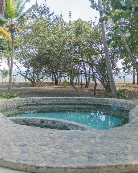 Estupenda Villa De Venta En Primera Línea De Playa