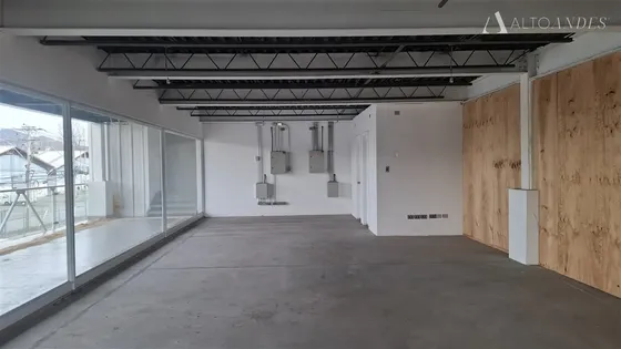 Arriendo Local Comercial / 70 Mt2 / 2 Baños / Strip Center