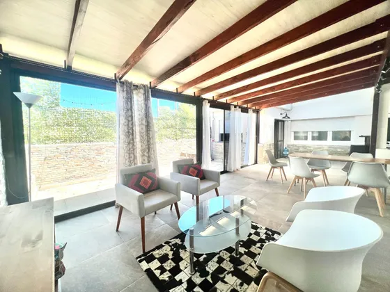 Gran Casa En Venta En Jacinto Vera Con Local Comercial, Garaje Para 10 Autos