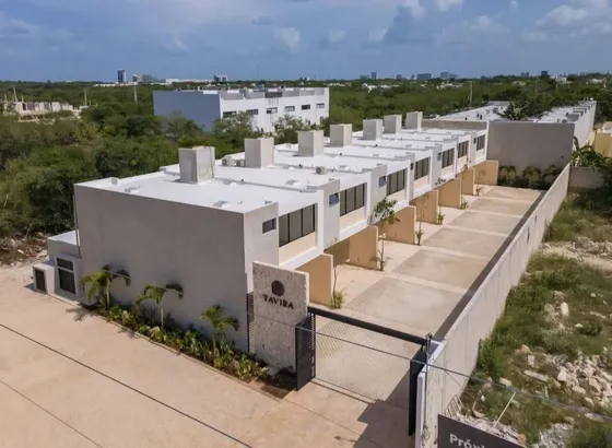 Venta De  Townhouse En Temozón Norte Equipado