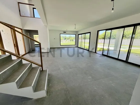 En Venta Casa 7 Ambientes