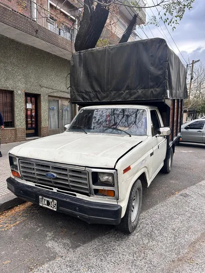 Ford F-100 3.6 Std