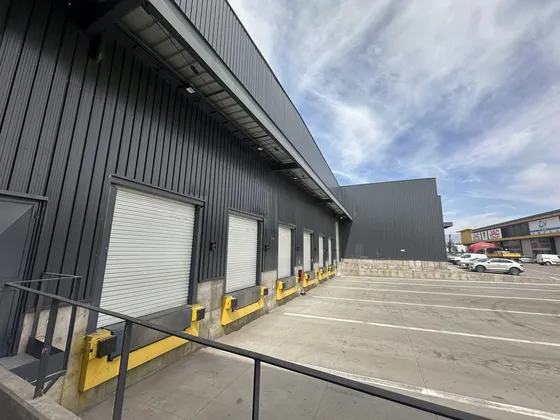 Bodega + Oficinas En  Mc Costanera / Arriendos Sin Comisión