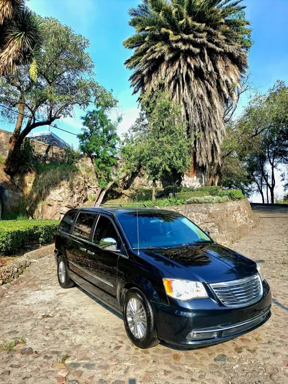 Chrysler Town & Country 3.6 Limited Black Perlado 3 Triple Pantalla Eléctrica