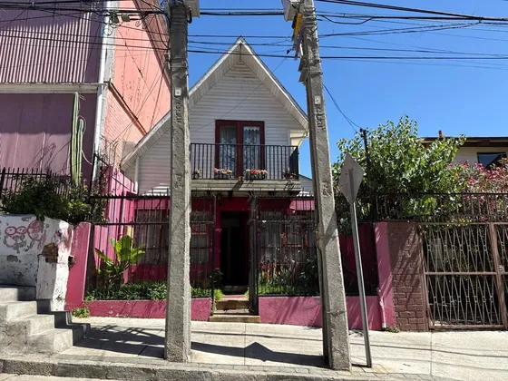 Casa 2 Pisos Con Patio En Cerro Alegre, Valparaíso