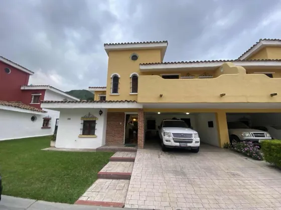 Venta De Casa En Conjunto Cerrado Urb. Piedra Pintada(lz)