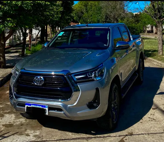 Toyota Hilux Pick-up 2.8 Cd Srv 204cv 4x4