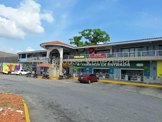 Si Buscas Un Local En Alquiler Con Alta Afluencia Vehicular Y Peatonal Esta Opcion Es Para Ti, Local De 58,50 Mtrs Muy Bien Distribuidos Con Area Ya Sea Para Deposito, Almacenamiento O Cocina