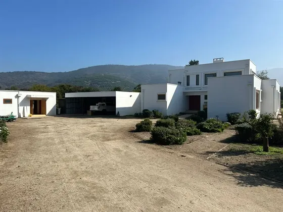 Casa En Arriendo De 6 Dorm. En Nogales