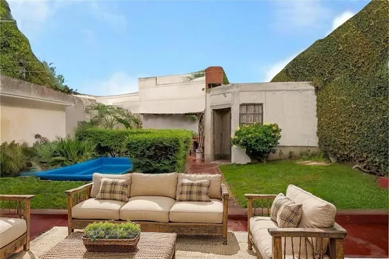Casa · En Venta · 5 Ambientes ·  Piscina, Quincho · Apto Crédito . Villa Domínico, Avellaneda