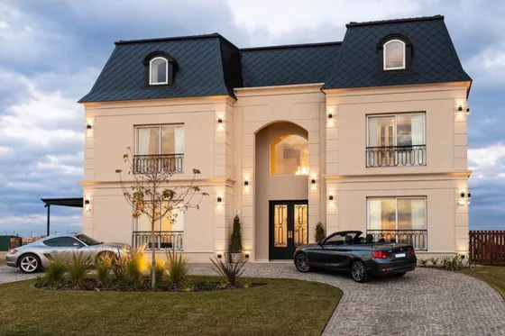 Imponente Chateau Francés En Barrio Costas, Puertos, Escobar De Súper Categoría De Construcción Híper Sólida Y Materiales De Primera