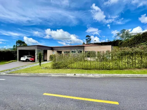 Casa En Venta En Envigado Alto De Las Palmas