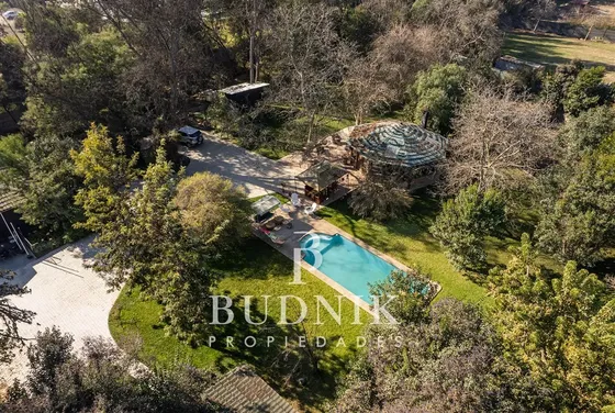 Parcela Con Dos Viviendas, Bosque Privado Y Riachuelo