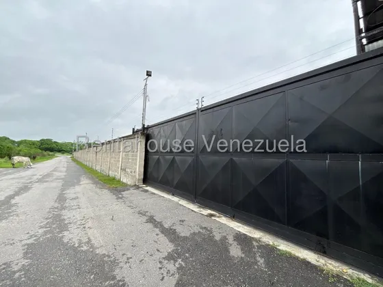 Galpon En Alquiler En La Ensenada, Con 2200 Metros Cuadrados, Barquisimeto *& Mehilyn Perez Tu Asesor De Confianza *& 