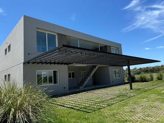 Excelente Town House En Venta.