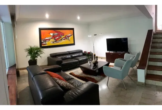 Casa En Venta En El Barrio Poblado Sector San Lucas Medellín