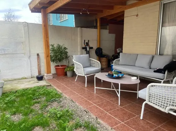 Casa En Condominio Con Patio Y Dormitorio En Suite |