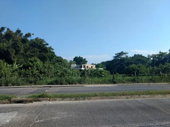 Renta Terreno 6,531.50 M² Sobre El Libramiento Col Azteca Tuxpan Veracruz