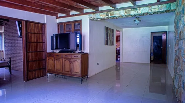 Apartamento En Alquiler De Oportunidad - Remodelado - Res. La Laguna I