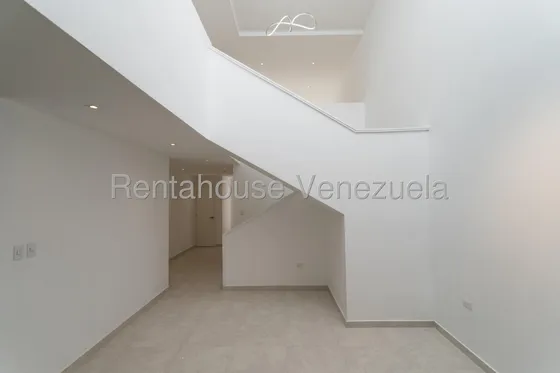 Venta De Casa Remodelada  En El Cafetal Caracas L P