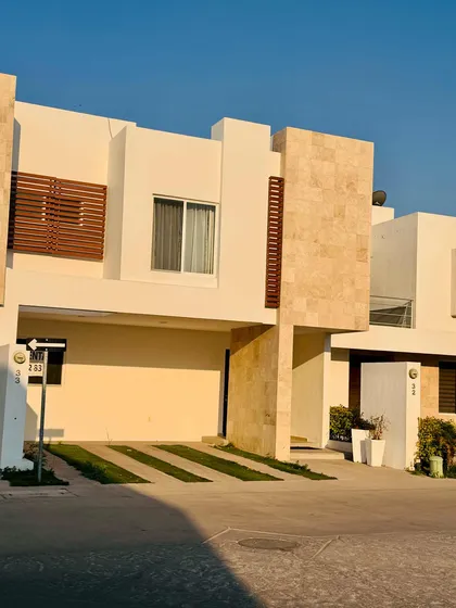 Casa 4 Recámaras Coto De Prestigio Excelentes Instalaciones