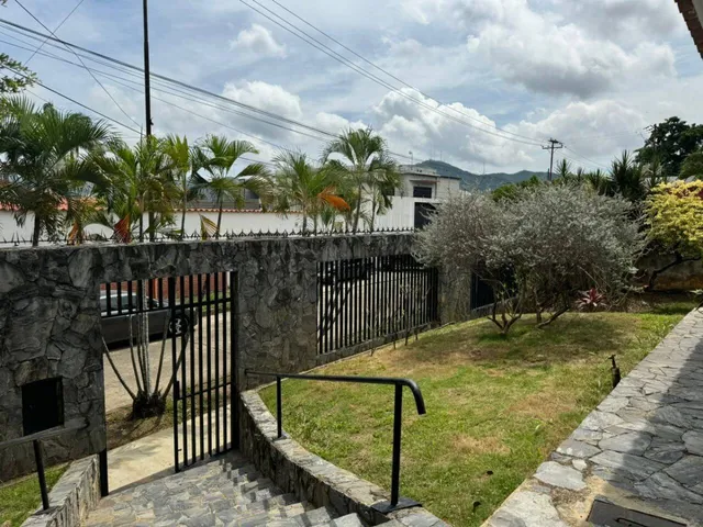 Se Vende Casa 1.266,35m2 En Calle Cerrada Urb. Los Colorados