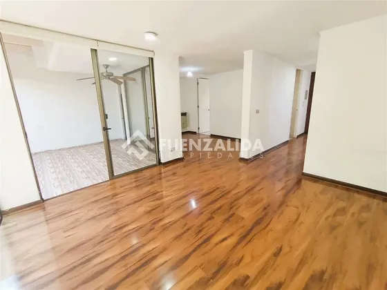 Casa En Venta De 5d 4b 4e B. Acceso Controlado Huechuraba