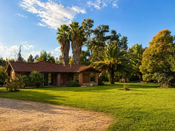 Casa Exclusiva En Calera De Tango Con Jardín Y Piscina