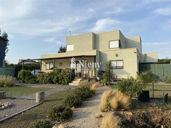 Casa En Venta De 3 Dorm. En Lomas De Mantagua