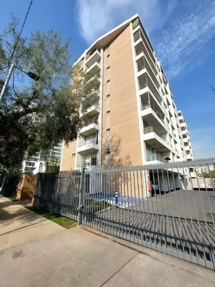 Departamento En Arriendo Con Estacionamiento En San Miguel