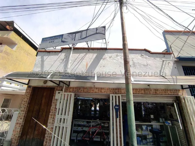 Casa En Venta Ubicada En El Centro De Maracay, Fvina 25-15827