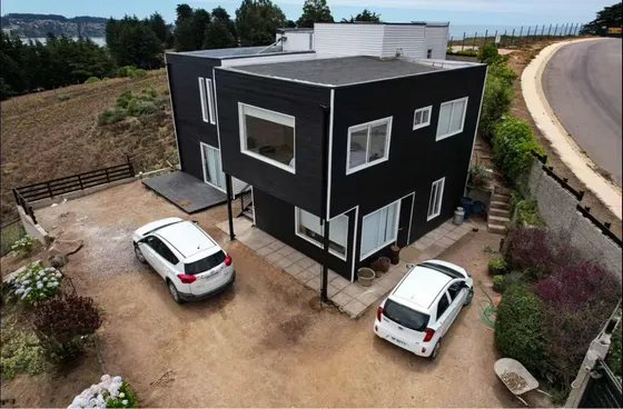 Se Arrienda Casa Anual 3d+2b+est+piscina Y Bajada A La Playa