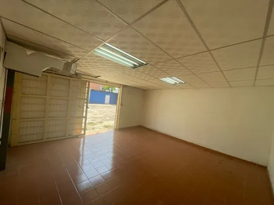 Deposito Cercano A La Av Intercomunal Sector Las Garzas