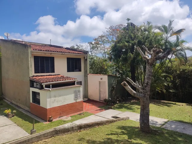 Town House En Venta En Lomas De Monteclaro 