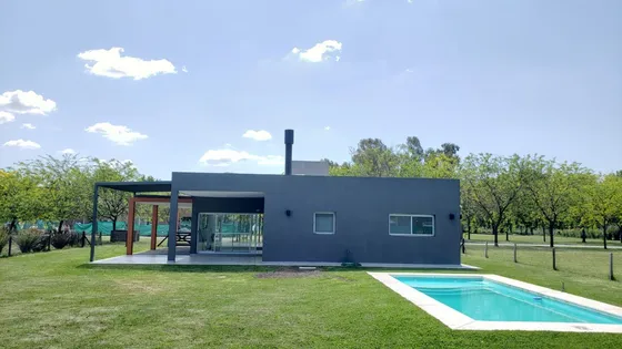 Casa En Venta En El Nacional Club De Campo, General Rodriguez
