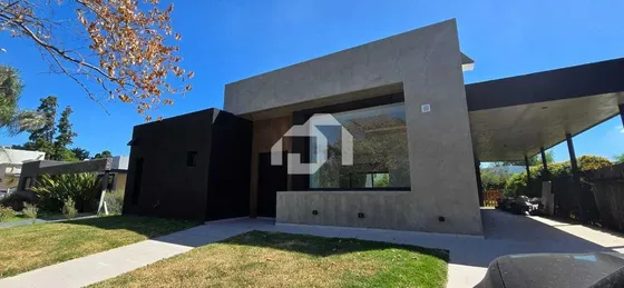 Casa En Venta En Alvear De Benavidez, Benavidez