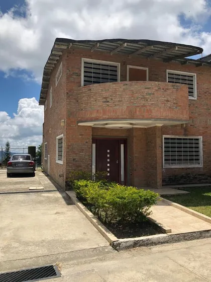 Vendo Casa En Los Altos De Los Guayabitos 