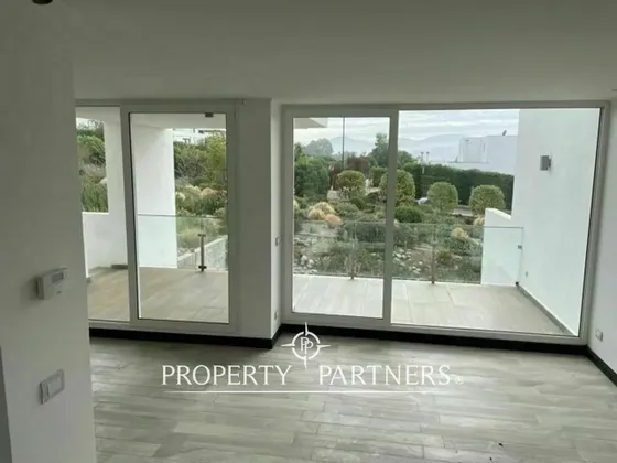 Moderno Departamento De 3 Pisos En Marbella