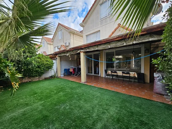 Casa En Venta De 4 Dorm. En Huechuraba